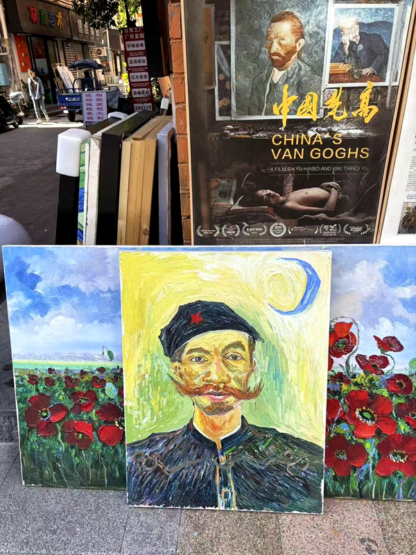 大芬村是知名的油画村,分布着众多工作室、培训班等