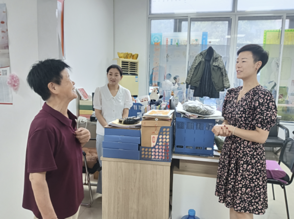 线下手机股票配资论坛 银发闪耀，温暖邻里情谊